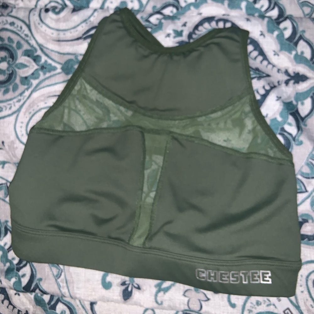 Chestee size 8